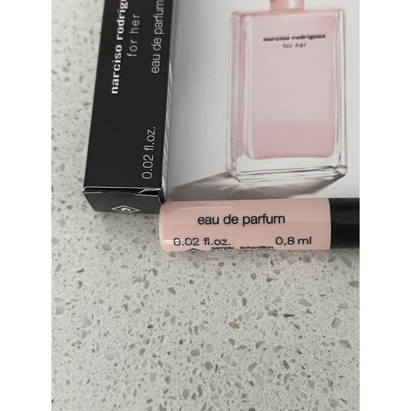Narciso Rodriguez For Her eau de parfum 0.8 ml Sample 0.02 fl.oz Travel Spray - Picture 5 of 5